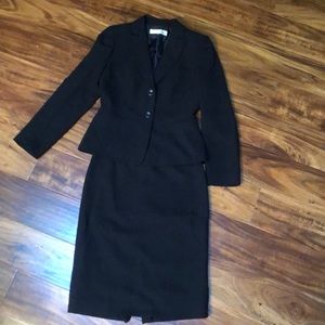 Tahari by Arthur Levine Skirt Suit